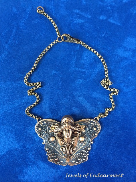 Masthead Maiden Necklace Beautiful chain and a bold clasp add elegant finishing touches to the necklace.